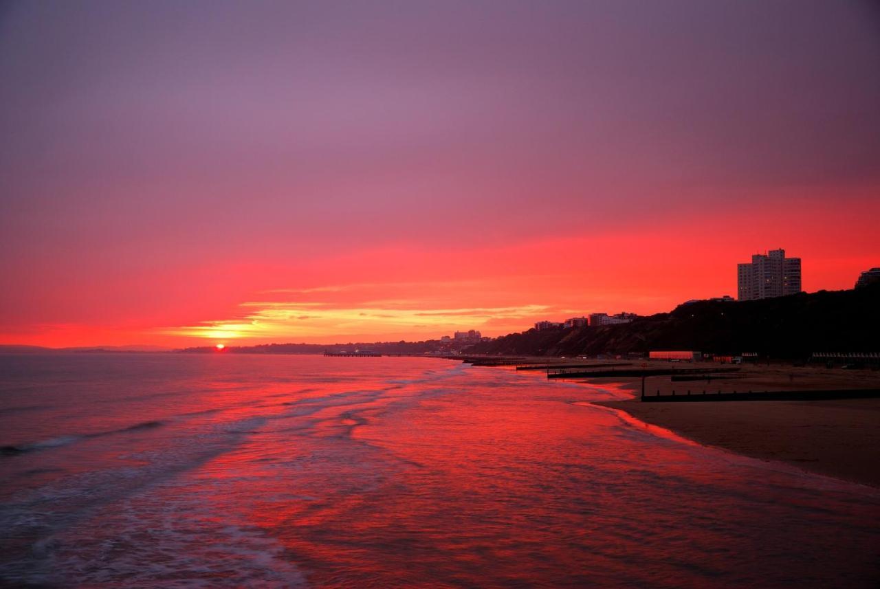Bournemouth Beachfront Retreat 3 Bedroom 3 Bathroom Seaside B&B With Free Parking Exterior foto