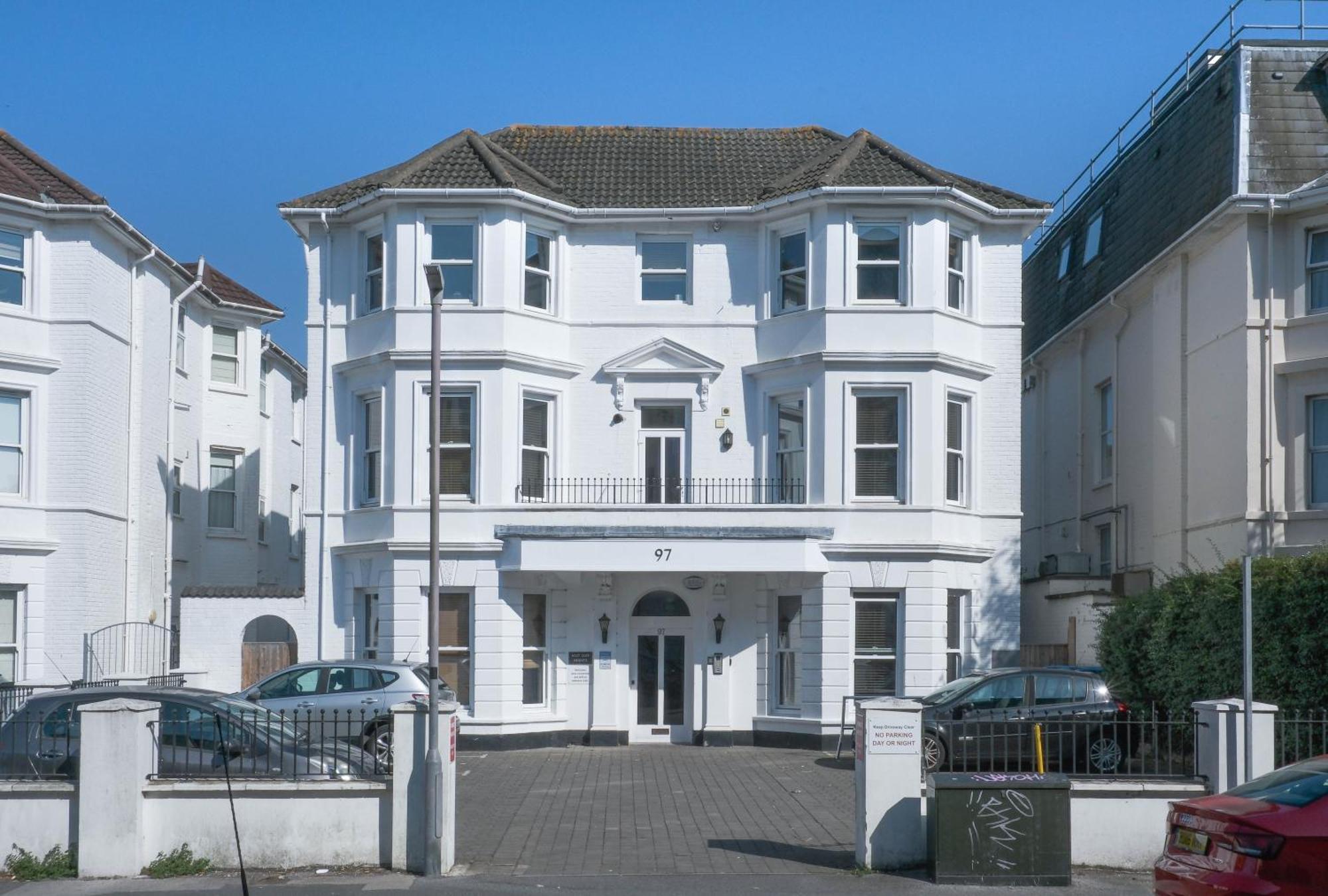 Bournemouth Beachfront Retreat 3 Bedroom 3 Bathroom Seaside B&B With Free Parking Exterior foto